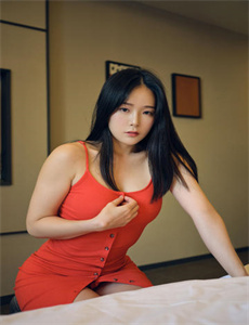 绝色保镖甘婷婷狂秀乳沟